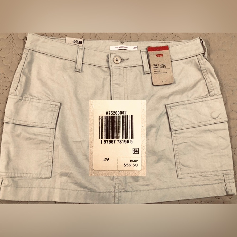 NEW..WOMEN SIZE 29” WAIST LEVI’s ‘94 CARGO MINI SKIRT (KHAKI BEIGE)